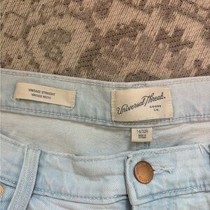 Universal Thread Women's Vintage Straight Light Blue Jeans